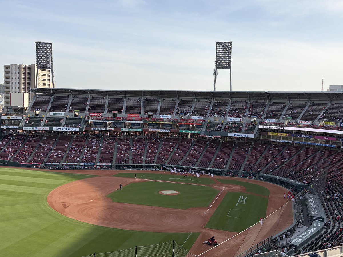 よしけん tweet media