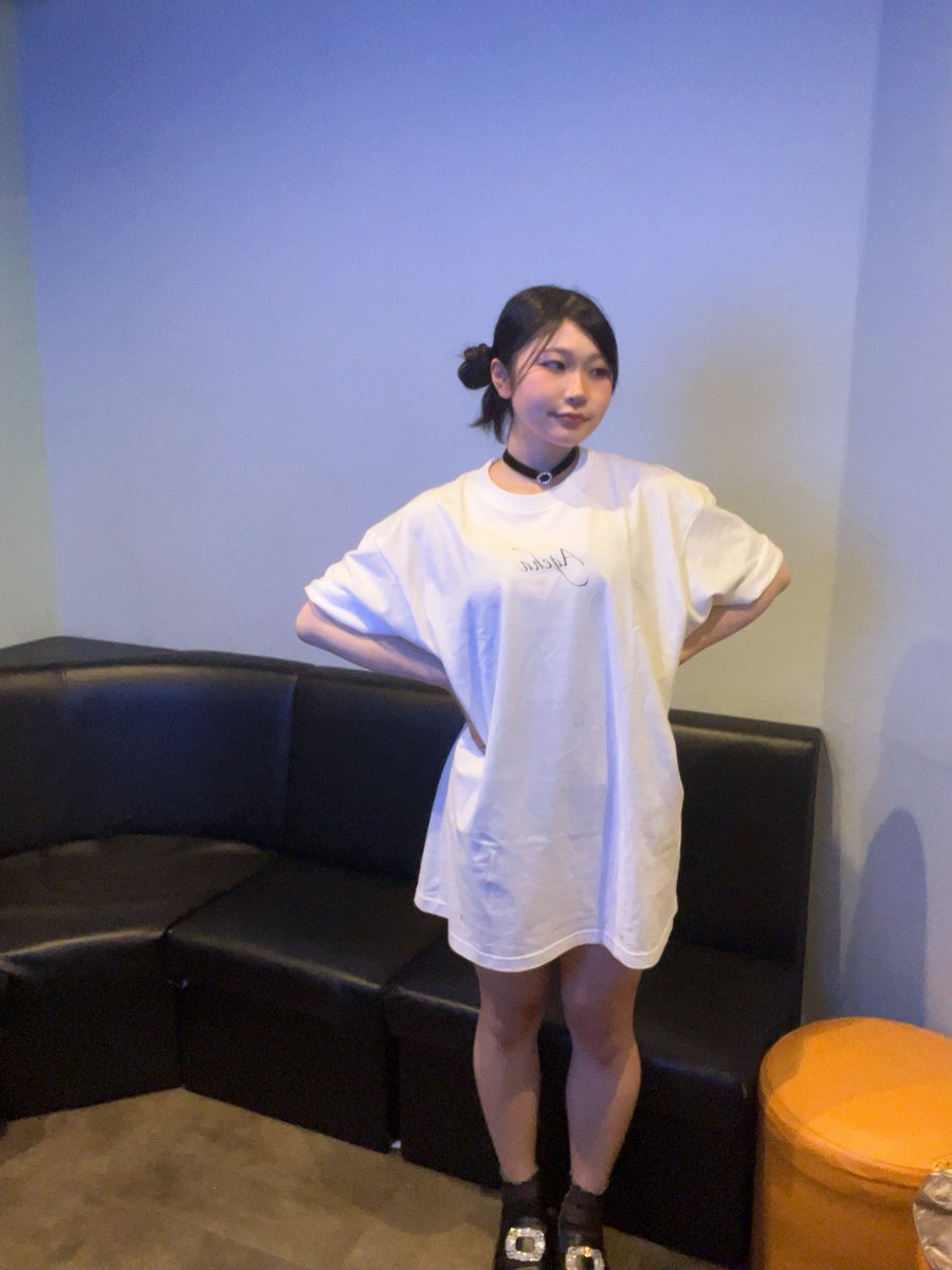 miki__milky's tweet photo. 鳳の白T🦋🤍
なんと私着てるの2XLです
アレンジしようかなあ、、と考え中💭

ネットではサイズ展開が【S〜4XL】で幅広く用意されています！👕
路上ライブでは【L、XL、2XL】の用意になっています🙇

路上ライブでゲットしたい方はDMに連絡ください📩 https://t.co/c58LPtexk3