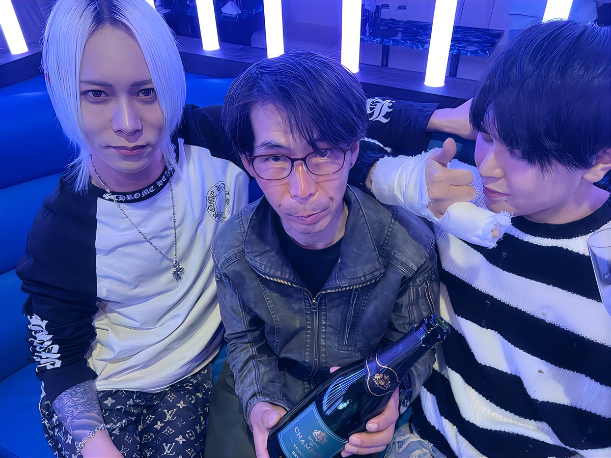 iiiii_on1's tweet photo. 4P希望でSNSからダブル初回指名してくれた47歳男性から
指名3回目でシャンパンいただいた

@tltlyk 
@SEX19781024Ta 

#週間アクア https://t.co/fkYosDeiNu