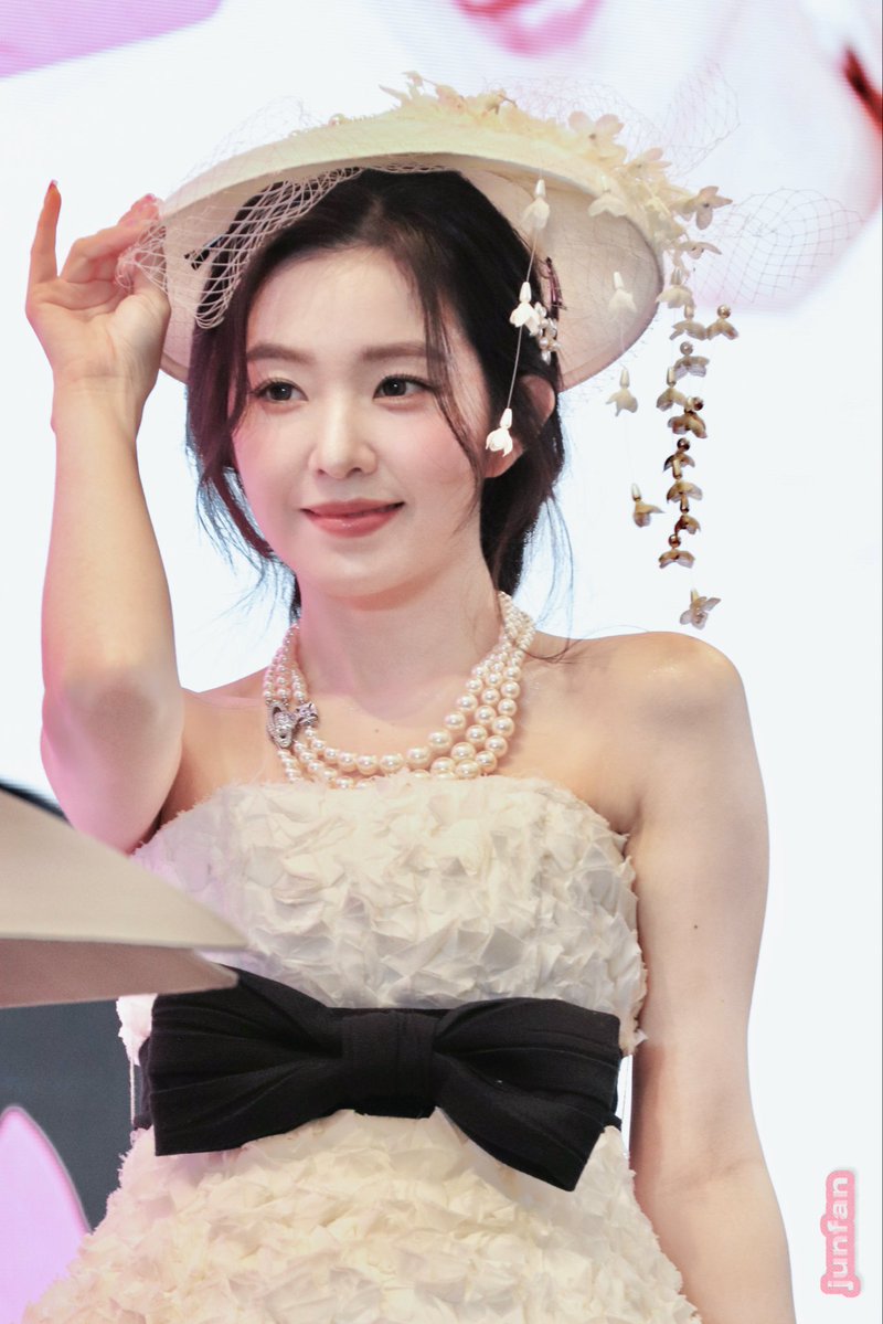 An Apple tweet media