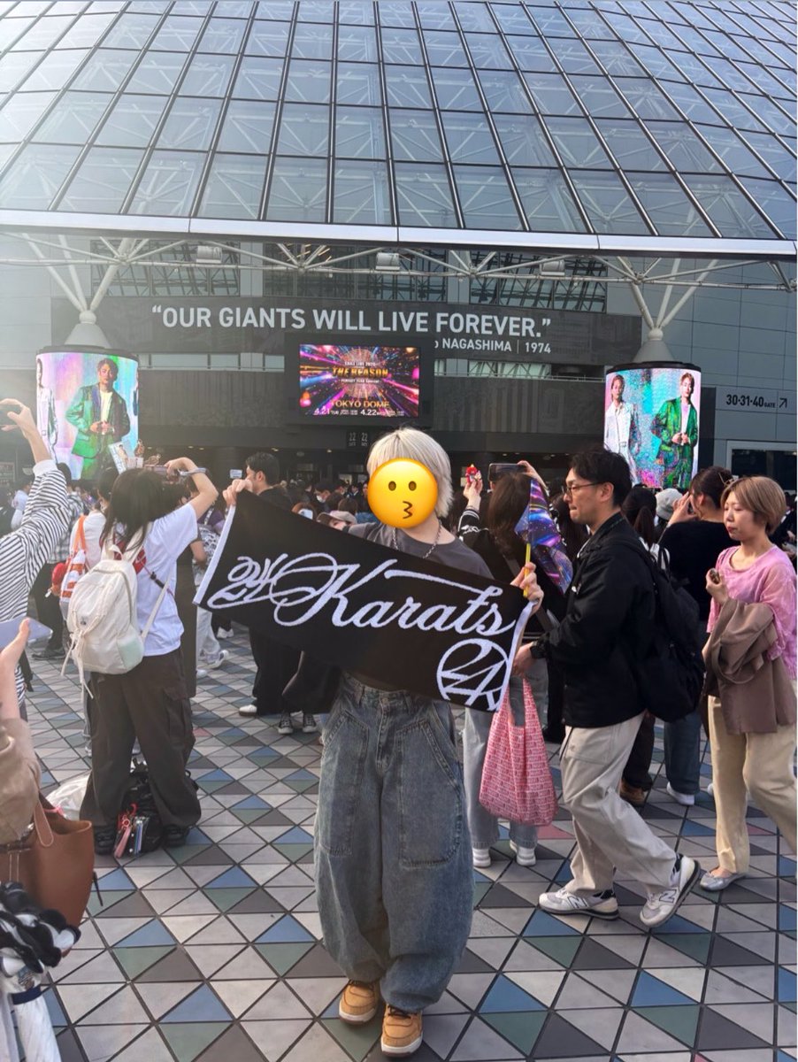 RemqFN_'s tweet photo. 10年振りにEXILEライブ来た
#EXILE  #EX_THEREASON https://t.co/Rodf5AfUMN