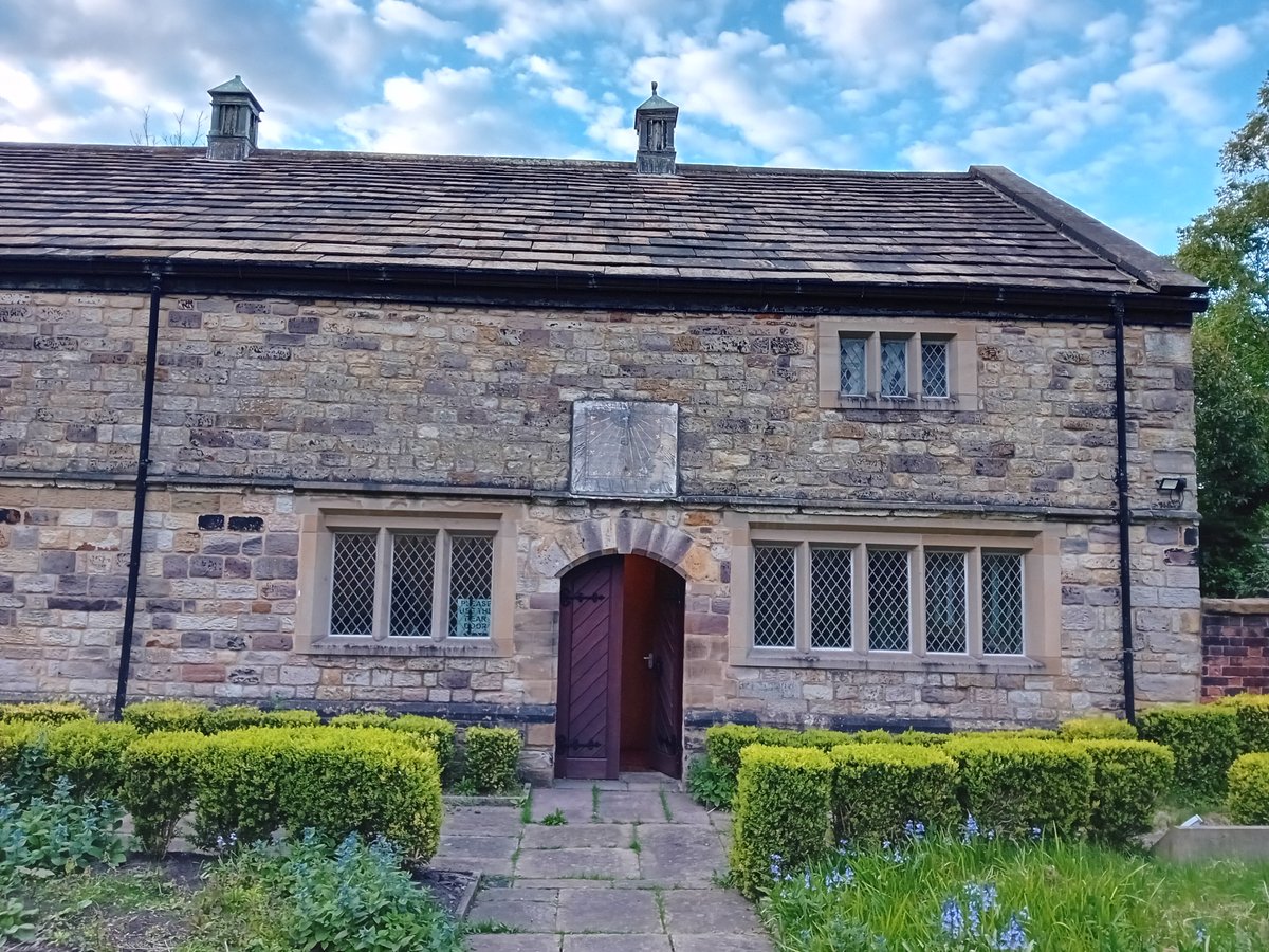 DrDavidHarrison's tweet photo. Was honoured to give a second talk to the St. Helens Historical Society within a year, this time on the archaeological project that SCRS was involved with at the Newton Common Lock Keeper’s cottage. Had a great crowd &amp; the talk was held at the Quakers House, which dates from 1640 https://t.co/2Hp23ay7y5