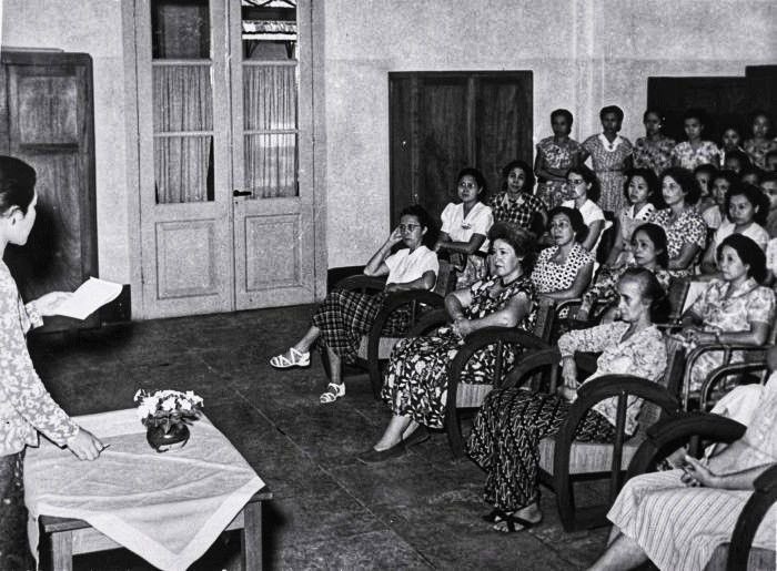 ⠀
⠀
Pada Hari Kartini ini, terkenang kisah seorang putri yang tak lelah berharap, yang merajut terang dari gelapnya ruang, dan percaya bahwa perempuan pun berhak menjadi cahaya bagi dirinya sendiri.

⠀