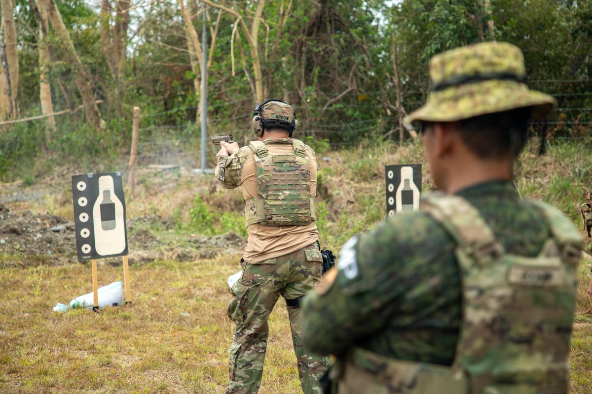 8thTSC's tweet photo. Facilitating Success❗

U.S. Soldiers from the @8thmpbde, @8thtsc, act as safeties for Philippine Army soldiers during a U.S. Army Law Enforcement Weapons Training and Qualification during Salaknib 2026. https://t.co/LOM9vzn05K