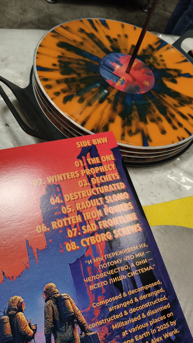 CineploitDiscs's tweet photo. slight Delay of a couple of days with LAWA - New World Again a brave New World but it is manufactured and on the way to us. First pictures of the Vinyl, a colourful Beauty is Coming. Lim Ed of 200 copies 180g splatter wax. https://t.co/VlSRFwrrEw #cineploitdiscs #cineploitrecords https://t.co/rnwmMvWIAm
