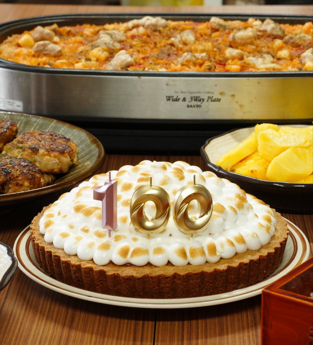 son_sophy_'s tweet photo. 友人の娘さんのお食い初めパーティーでケーキ作らせてもらった🥰
いちごを挟んだメレンゲタルト🍓 https://t.co/MH1C6ug0LT