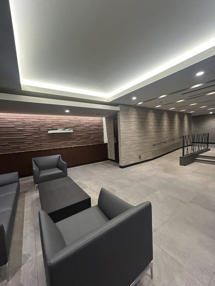 今まで稼いでたから調子こいて3LDKのマンションを契約したんだが、早速家賃滞納で追い出されそうwww