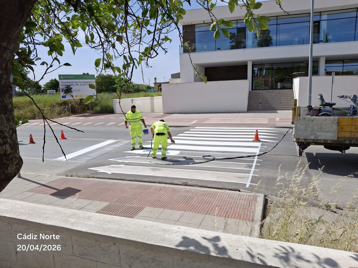 CadizJunta's tweet image. 🚧Trabajos de repintado de marcas viales en la A-2003 en #Jerez 

🛣️Entre los puntos kilométricos 1+950 y 4

#Carreteras #SeguridadVial #Conservación