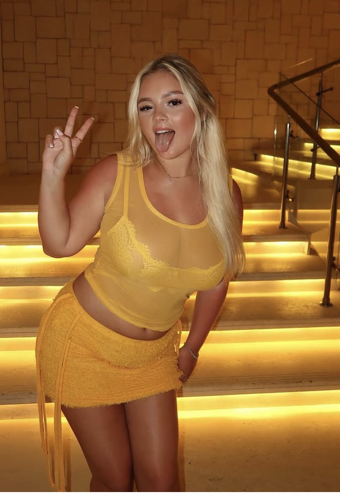 nips_piercings's tweet photo. Busty blonde Brooke https://t.co/Dxz7wnhNCt