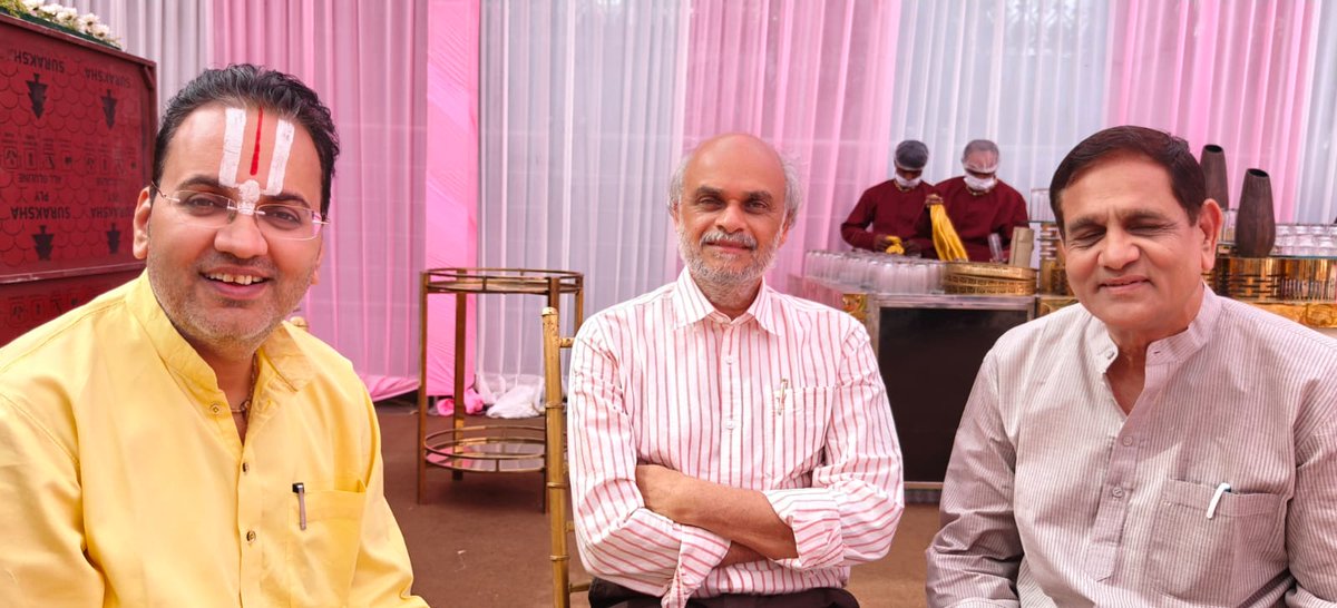 भीलवाड़ा से विधायक श्रीमान् अशोक कोठारी सादगीपूर्ण जीवनशैली से विशिष्ट व्यक्तित्व रखते हैं। वे आहार में केवल गोमाता से प्राप्त गव्य - दूध, दही और घृत का सेवन करते हैं। दिल्ली में उनसे चर्चा हुई तो लगा कि आज भी कोई जनप्रतिनिधि इतना अनुशासित और सरल जीवन जी सकता है। स्वस्त्यस्तु 🙌