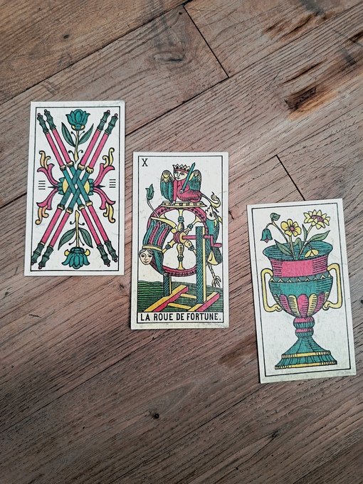 akache_busiah's tweet image. 🃏 Dans notre vie sentimentale, amoureuse  ou amicale, cessons de nous disperser. Il est préférable d’avoir une bonne relation saine et sincère que plusieurs relations frivoles. (explications dans ma story insta 📷 instagram.com/akachebusiah/

#tarot #tarotcards #tarotdemarseille