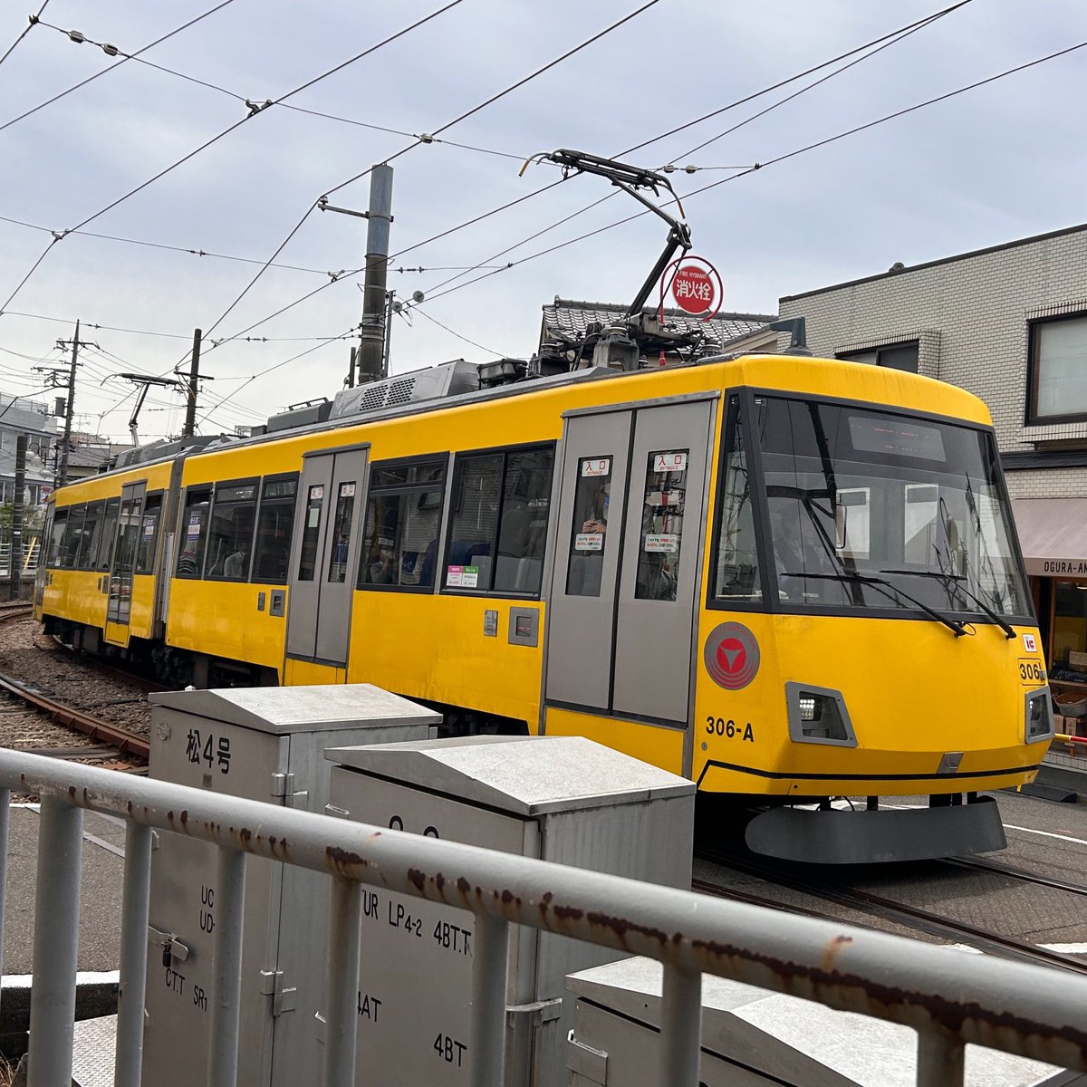 kimitosashimi's tweet photo. なんかかわいい電車だったから意味もなく終点(三軒茶屋)まで乗ってしまったw https://t.co/KW7svs7Rwa