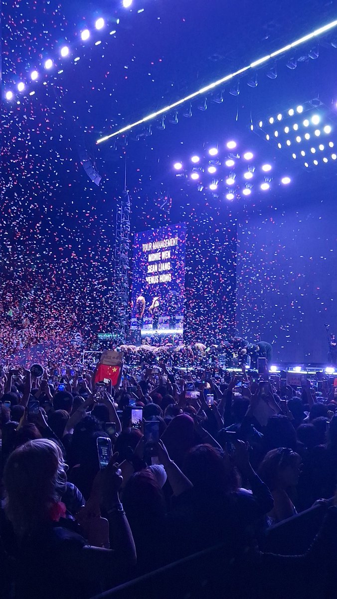 KimMelina's tweet photo. Thank you so much @JacksonWang852  life is great with U 😎 amazing concert! Hope you enjoy it like us 🇲🇽 #jacksonwangmexico #concert #magicmaninmexico https://t.co/pqoBDqv7iB