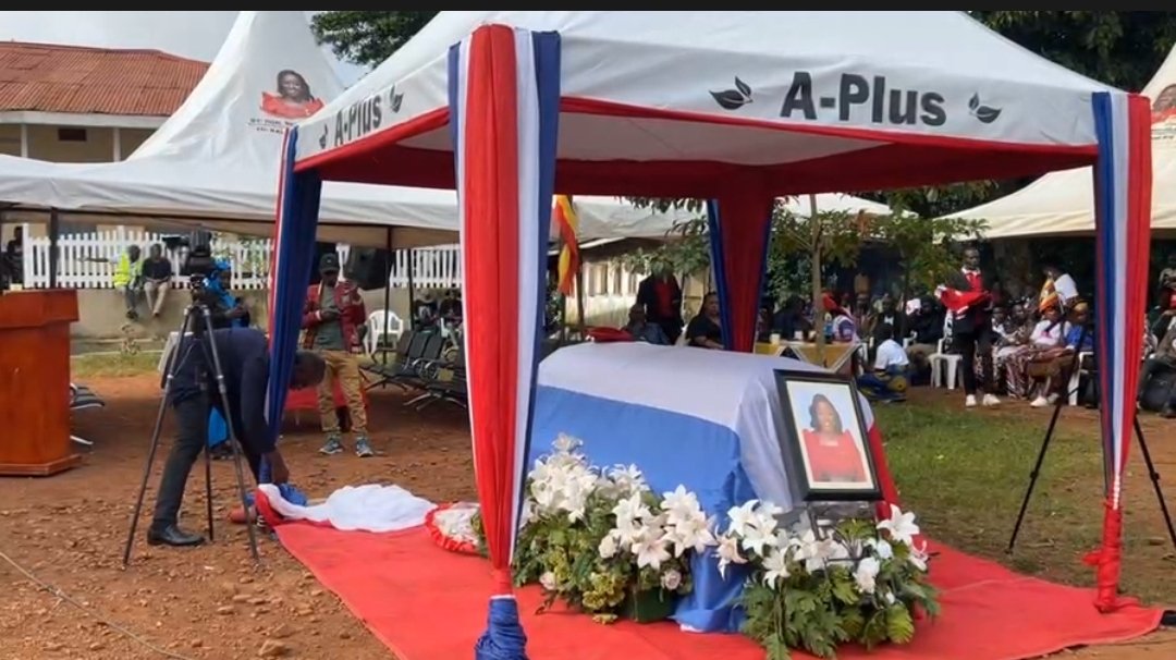 kfdmedia3's tweet image. 🔴 LIVE: Political leaders, religious figures, party members, and mourners gather in Kalangala District for the burial ceremony of late NUP Woman MP Nakimuli Hellen. Tributes continue as supporters remember her legacy.
#kfdmedianews #followus