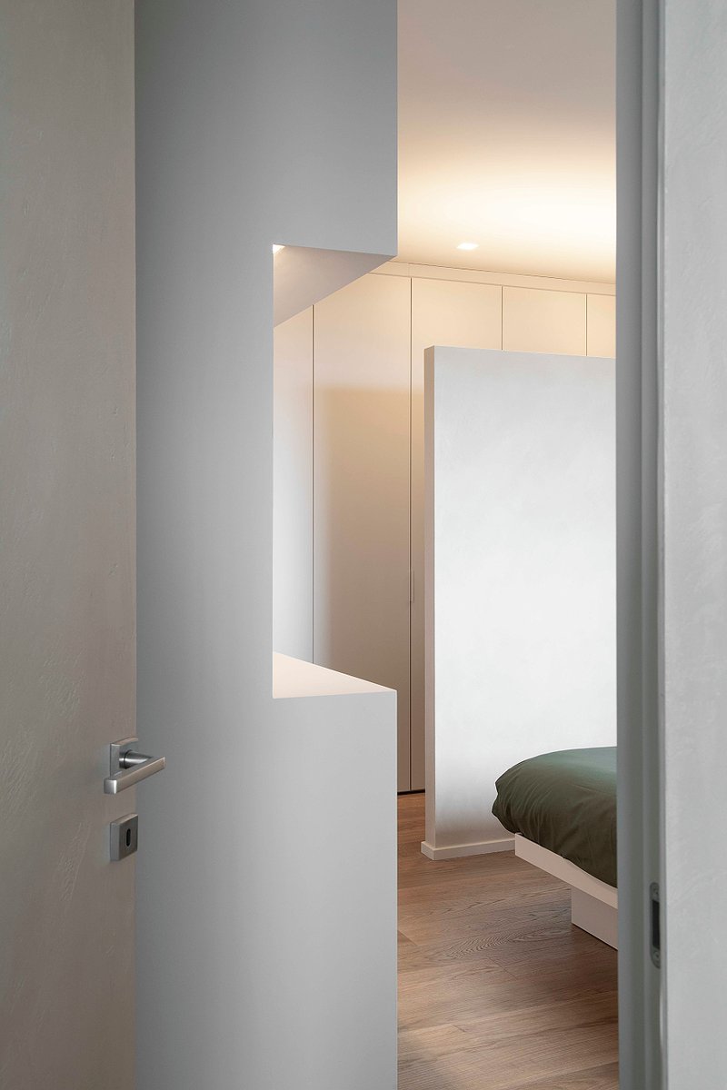 Interior_es's tweet image. Cinquepuntounocode (5.1 CODE) designed, with the collaboration of Mo.1950, this 150 m² #home as a space conceived for everyday living, where #wellbeing and a sense of belonging are essential.
-&amp;gt; Photography: Jessica Soffiati
-&amp;gt; interioresminimalistas.com/2026/04/21/mat…
-&amp;gt; #interiors #Loano #Italy