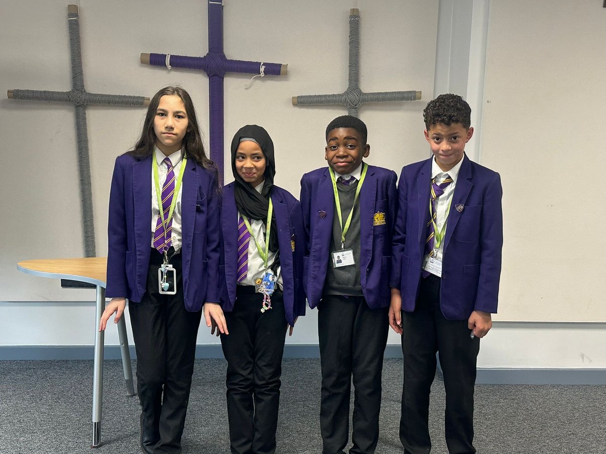 Star_KS_Academy's tweet image. Electing our new student leaders and we are so proud of them! 
Displaying confidence, pride in our school and leading with our Christian values of caring for one another and service. 
#StarsShine

#Service #Starvalues