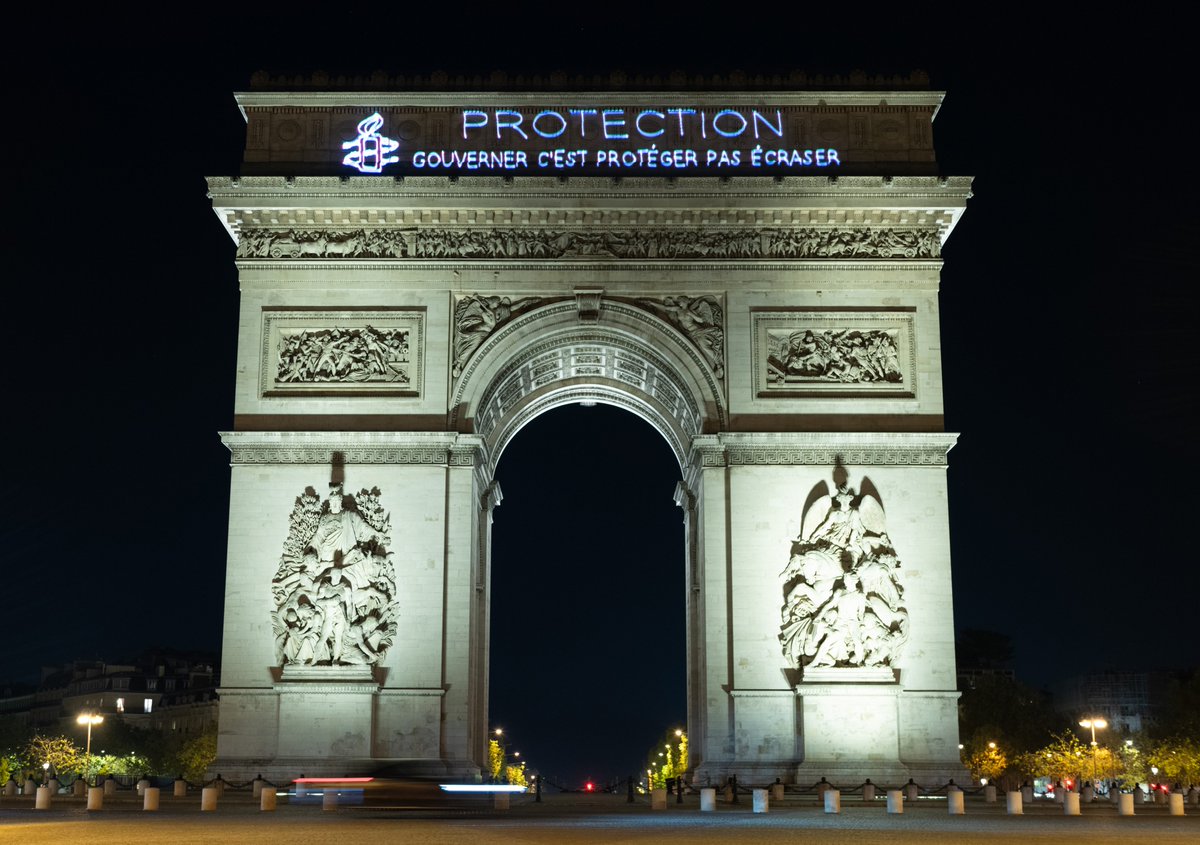 amnestyfrance's tweet image. Cette nuit, on a réalisé des projections sur 3 lieux symboliques à Paris.

Car aujourd’hui, on publie notre rapport sur l’état des droits humains dans le monde en 2025/26.

Le constat : l’inaction des gouvernements tue.

Aux gouvernements : des règles existent,
RESPECTEZ-LES !