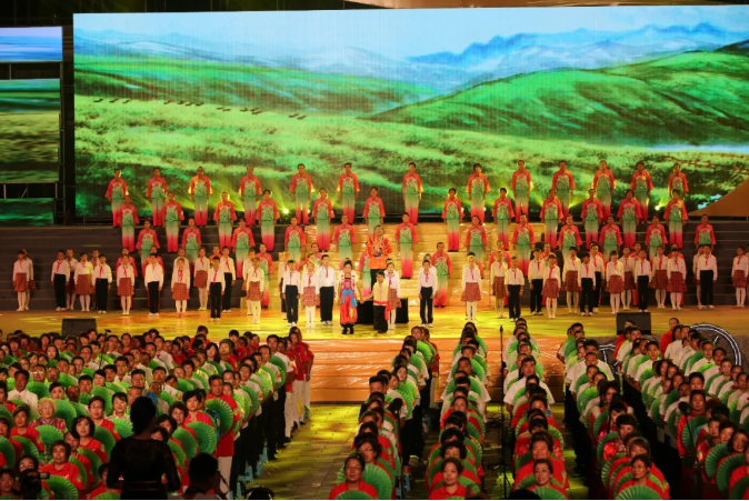 The Story of Manhan Opera, a comic book from the Beautiful China series, is now out.

For the first time ever, Juungar's national intangible cultural heritage – the soulful Manhan Opera – is being told in pictures. 🎶