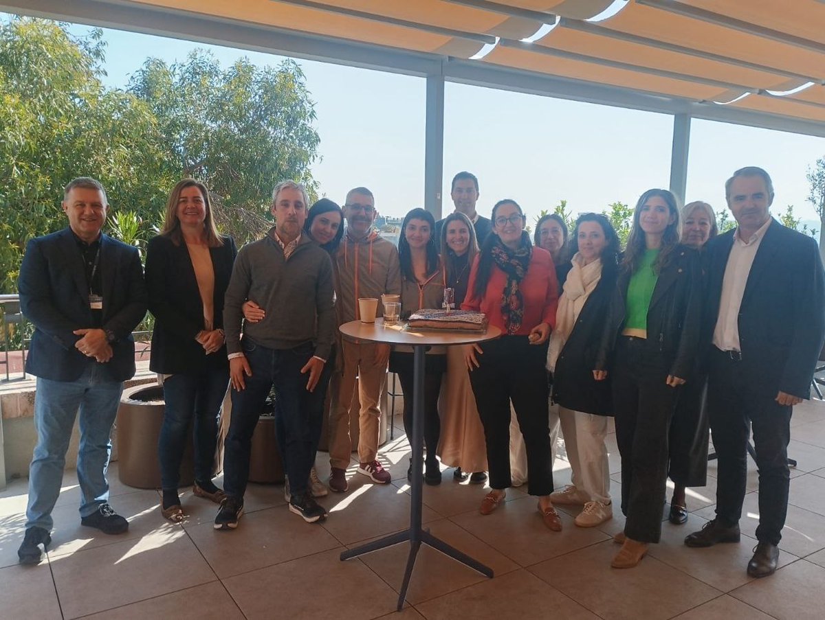 aalbaperez's tweet image. Feliz día de la #creatividad y la #innovación

Innovar no es nada fácil.

Pero la satisfacción de ver que pasan cosas, que un producto sale al mercado y vende, que una tecnología empieza a funcionar en producción, que se consiguen resolver problemas reales, merece la pena todos