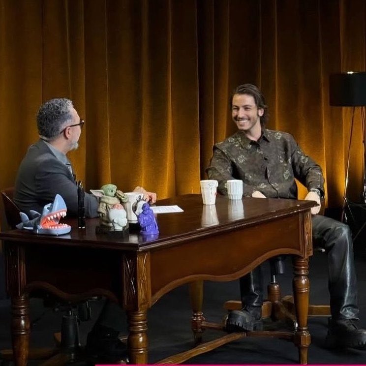 Televizyoncu Adam tweet media