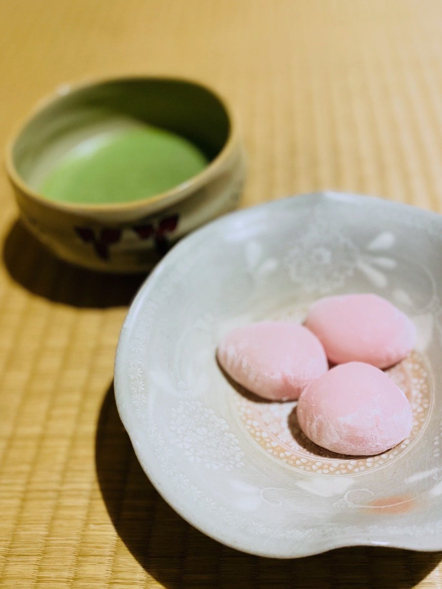 SOHKI10's tweet image. 東京は25℃の夏日💦慌てて春色の和菓子を色々☘️早蕨＊佐保姫＊最後は忘れたけど春っぽい銘でした😅

Tokyo jumped to a summery 25°C today💦 So I grabbed some spring‑hued wagashi — Sawarabi, Sahohime, and one mystery sweet that was just as spring‑like🍵

#matcha #teaceremony #英語茶道