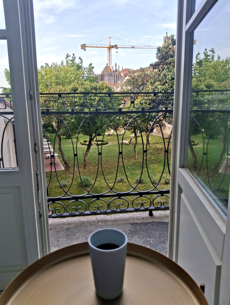 Bom dia...
Café assim... 😍 
( as gruas f●dem sempre as vistas todas )