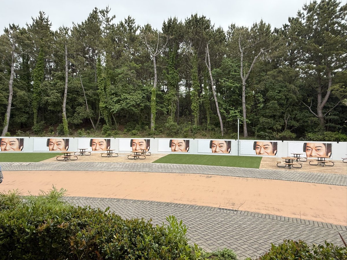 mica247's tweet photo. 気が狂ってて笑い止まらんしんどいwwww
ギリギリ不敬罪じゃんw https://t.co/4q2OSfBZ1s