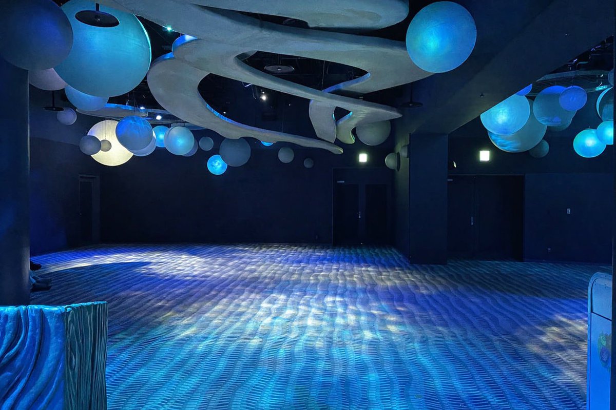 夏のディズニーで1番混むエリア(AIで人消してます)