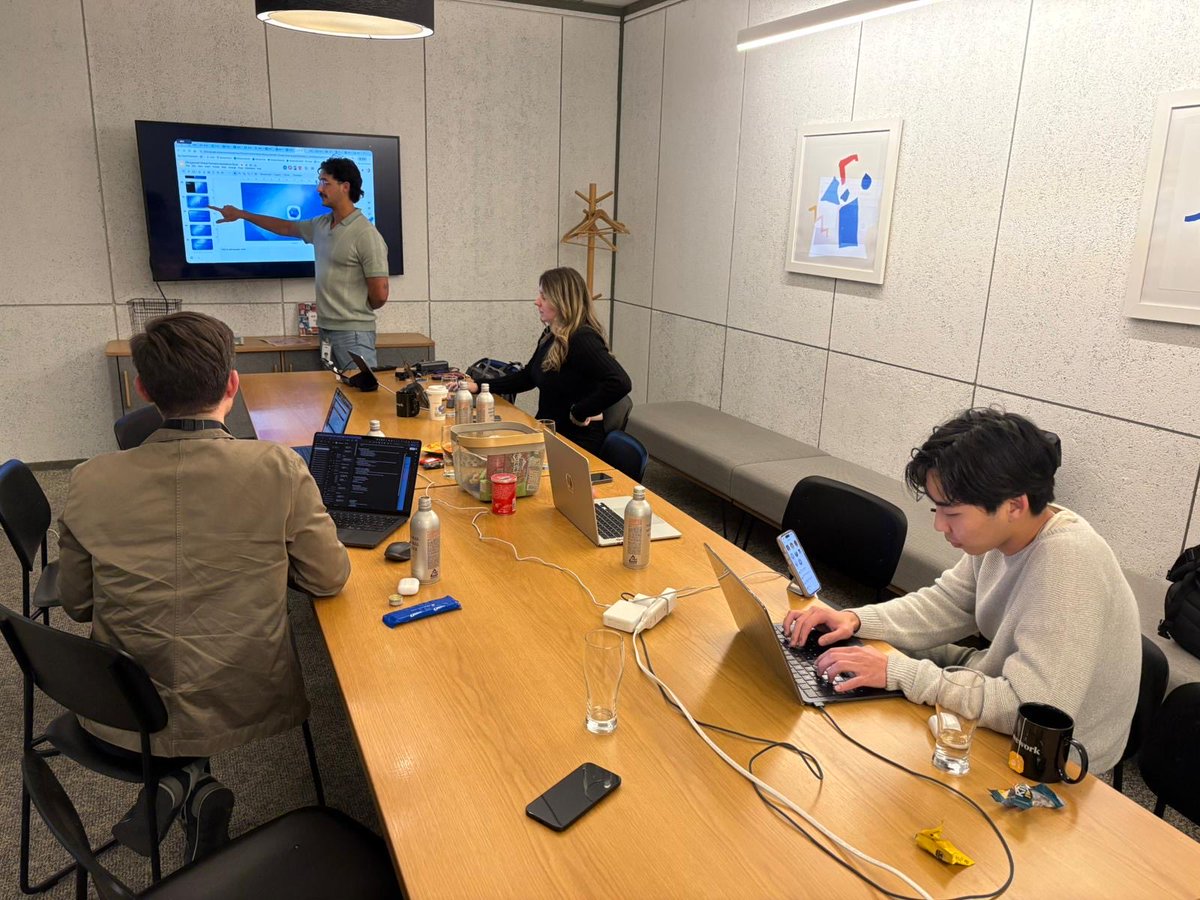 Rolling out right now another Codex Hackathon. This time virtual for the APAC <a href="/OpenAI/">OpenAI</a> partner community with <a href="/reach_vb/">Vaibhav (VB) Srivastav</a> <a href="/wiigg/">Danny Wigg</a>