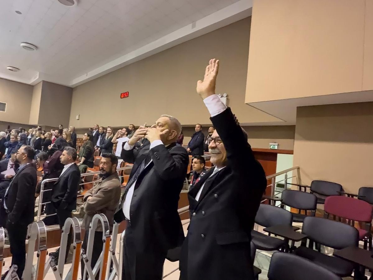 arslanibrahimss's tweet image. 📍Silivri

Genel Başkan Yardımcımız Sezgin Tanrıkulu, milletvekillerimiz Tahsin Ocaklı ve Reşat Karagöz,
PM üyelerimiz Ali Abbas Ertürk ve Uğurcan Irak ile birlikte, Cumhurbaşkanı adayımız ve İstanbul Büyükşehir Belediye Başkanımız #Ekremİmamoğlu’nun ve çok sayıda belediye