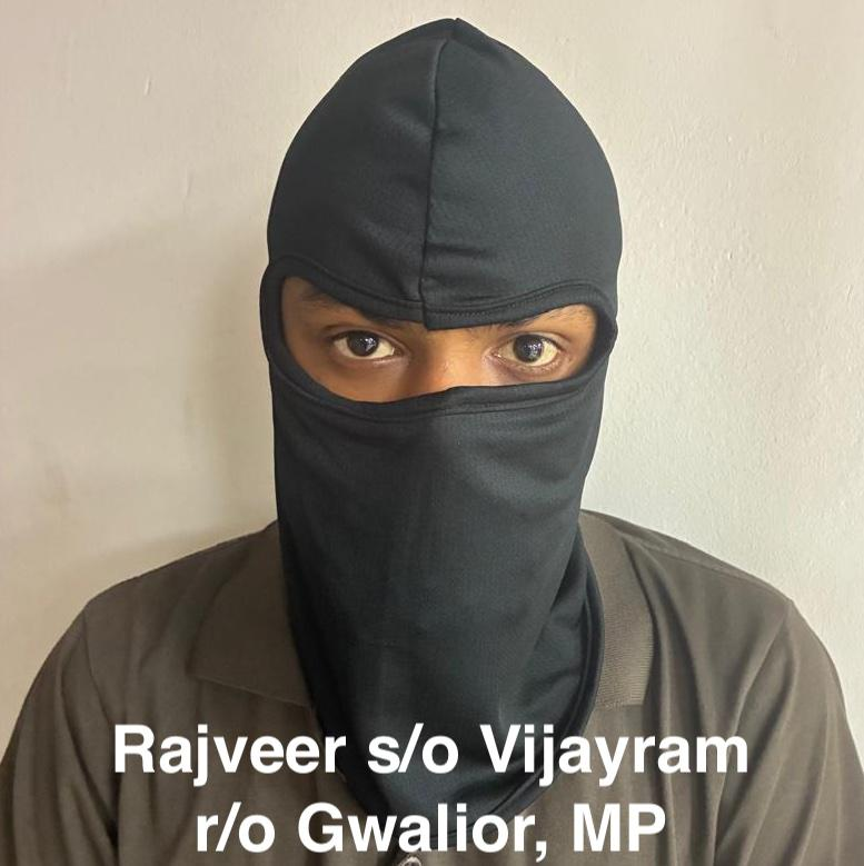 bstvlive's tweet image. दिल्ली : पाकिस्तानी गैंगस्टर शहजाद भट्टी के गुर्गे अरेस्ट

➡राजवीर, विवेक बंजारा को पुलिस ने अरेस्ट किया
➡ग्रेनेड से हमला और टारगेट किलिंग की थी तैयारी
➡राजवीर और विवेक ग्वालियर जिले के रहने वाले हैं.

#Delhi @DelhiPolice