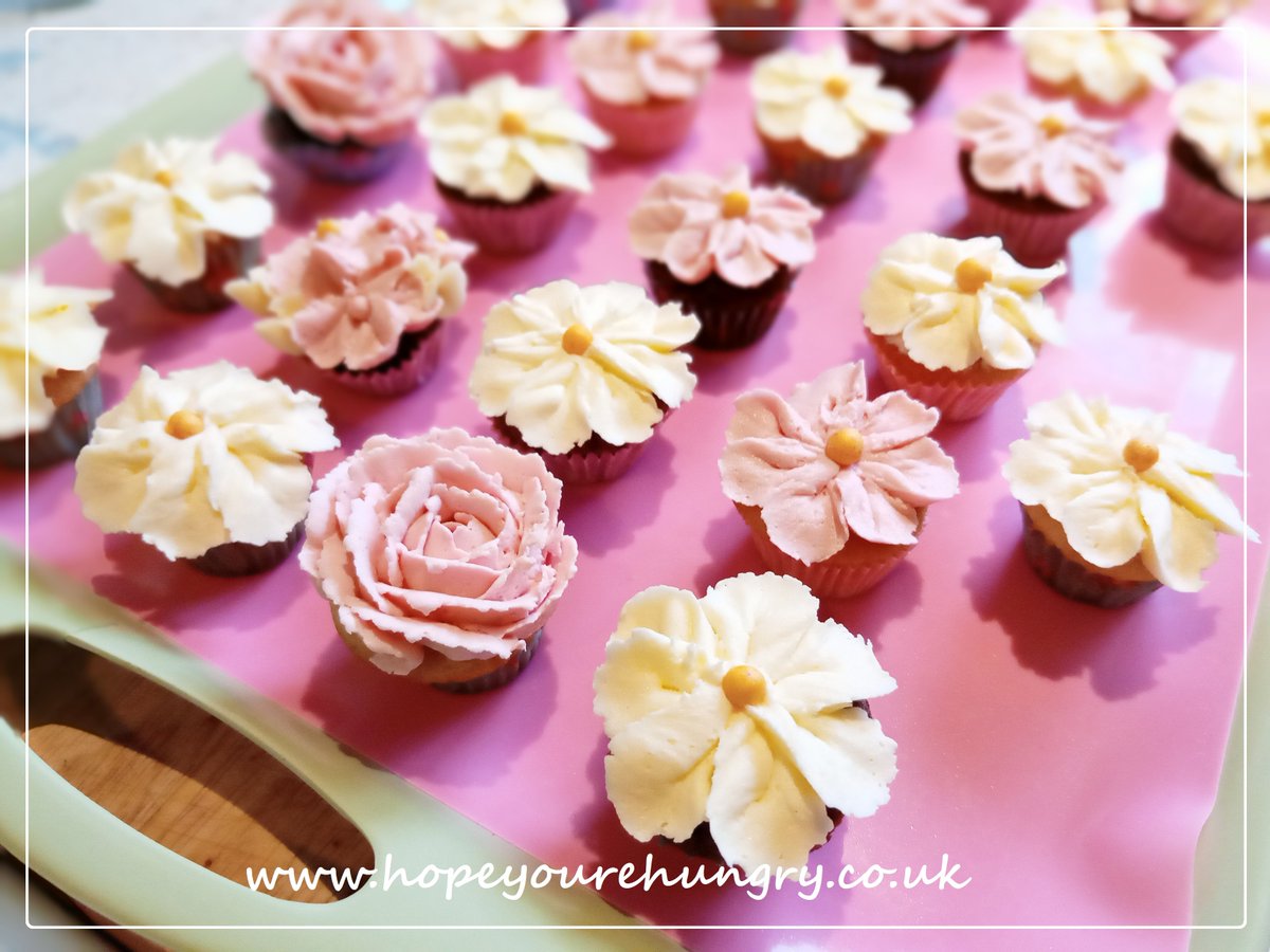 re_hungry's tweet image. Good morning lovely Hungrys! It's a beautiful Tuesday, there's fresh coffee &amp;amp; the #sugarart awaits! Here's a little sweetness to brighten your morning, a bouquet of my mini cupcake flowers. Have a #delicious day &amp;amp; stay hungry! ;) x #bakeithappen #cake #cupcakes #bake #roses