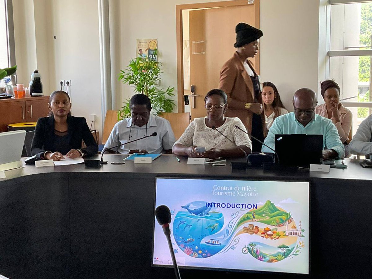 outremers360's tweet image. #Mayotte lance sa stratégie #tourisme pour transformer son potentiel en moteur économique durable et créateur d'emplois

➡️outremers360.com/bassin-indien-…

➡️ Le premier comité de la filière tourisme s’est tenu ce 16 avril à Mayotte, marquant une étape clé dans l’organisation du secteur.