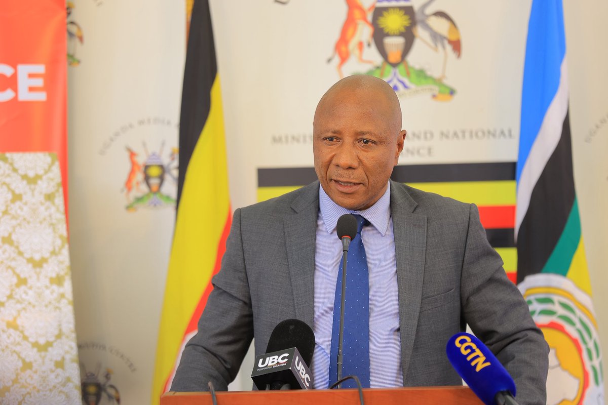 GyozlynB's tweet photo. Hon. @KabbyangaB emphasizes that through #POSTCOMUG, #PostaUganda will deliver a national e-commerce platform empowering citizens to buy and sell products online, while enabling MSMEs to access broader markets both locally and globally. https://t.co/9IHVqtGWwg