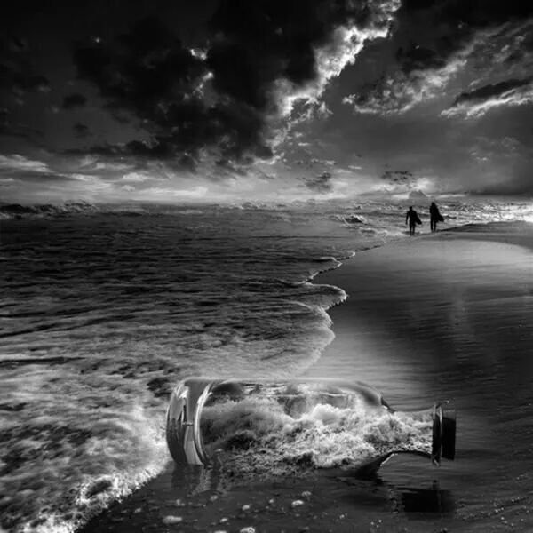 “El pasado es un naufragio: solo quedan algunos restos que han logrado llegar, a duras penas, a las playas del presente.”

(Sergio C. Fanjul)