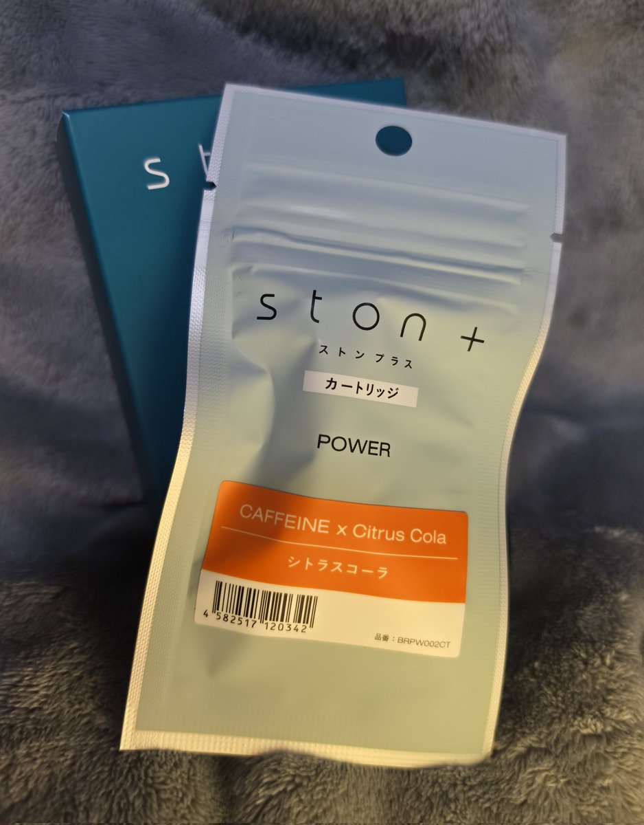 ryokunasi's tweet image. #ston #ストン
#ダリア・オルコット
落ち着いた艶消しのGreenと
独特な曲線のフォルムがGood
マグネット式の蓋がスマート
（充電時のライトも凝ってる）
そしてシトラスコーラ
ふわっと爽やかぁでイチオシ
他のフレーバーも試したいね