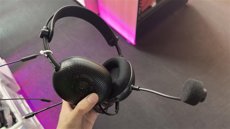 e_earphonegame's tweet image. INZONE H6 Air ブラック＆INZONE Buds グラスパープル

気になっていた方も多い2機種の展示が開始されました！
ぜひe☆イヤホン秋葉原店7FゲーミングAKIBAへお越しくださいませ！

#eイヤホン #INZONE #SONY