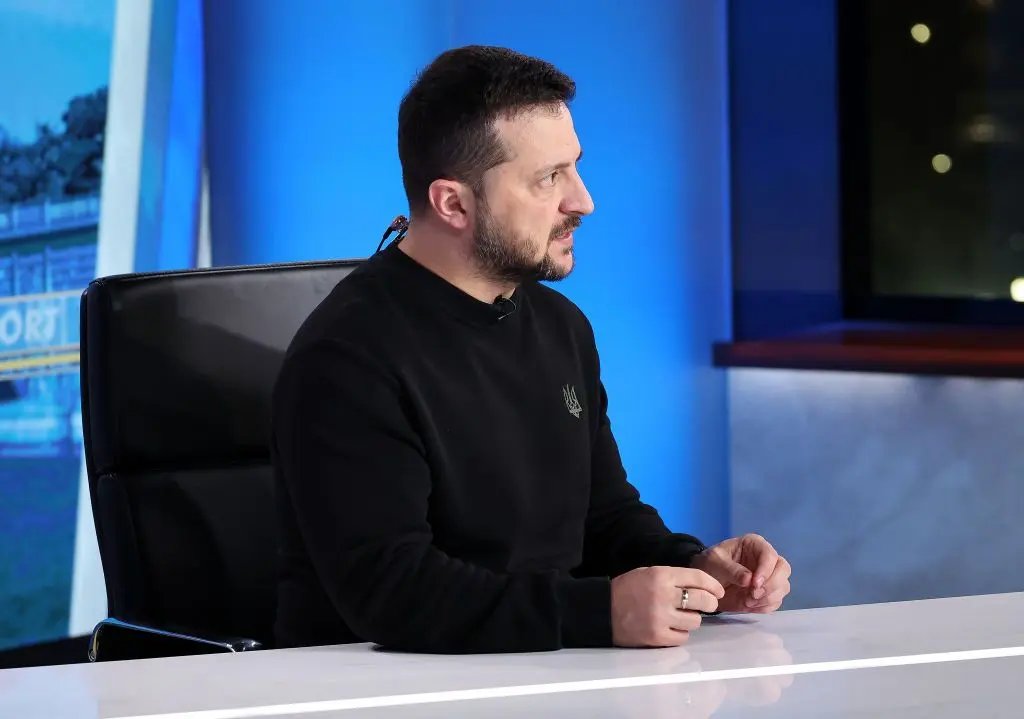 PascalouNafo's tweet image. 🇷🇺🇺🇦🇺🇸
𝐌𝐎𝐒𝐂𝐎𝐔 𝐈𝐌𝐏𝐎𝐒𝐄, 𝐖𝐀𝐒𝐇𝐈𝐍𝐆𝐓𝐎𝐍 𝐓𝐀̂𝐓𝐎𝐍𝐍𝐄, 𝐊𝐘𝐈𝐕 𝐑𝐄𝐅𝐔𝐒𝐄 : 𝐋𝐀 𝐌𝐀𝐒𝐂𝐀𝐑𝐀𝐃𝐄 𝐃𝐄𝐒 𝐍𝐄́𝐆𝐎𝐂𝐈𝐀𝐓𝐈𝐎𝐍𝐒 𝐃𝐄 𝐏𝐀𝐈𝐗
𝐮𝐧 𝐜𝐥𝐢𝐦𝐚𝐭 𝐝𝐞 𝐦𝐞́𝐟𝐢𝐚𝐧𝐜𝐞 𝐚𝐬𝐬𝐮𝐦𝐞́ 𝐜𝐨̂𝐭𝐞́ 𝐮𝐤𝐫𝐚𝐢𝐧𝐢𝐞𝐧
Le président ukrainien