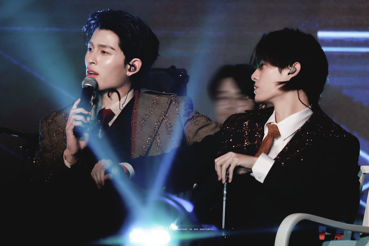 𝑫𝑬𝑨𝑹 tweet media