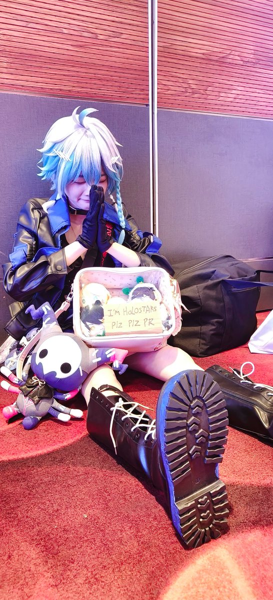 Just a little guy trying to help out his senpais 🥹🥹