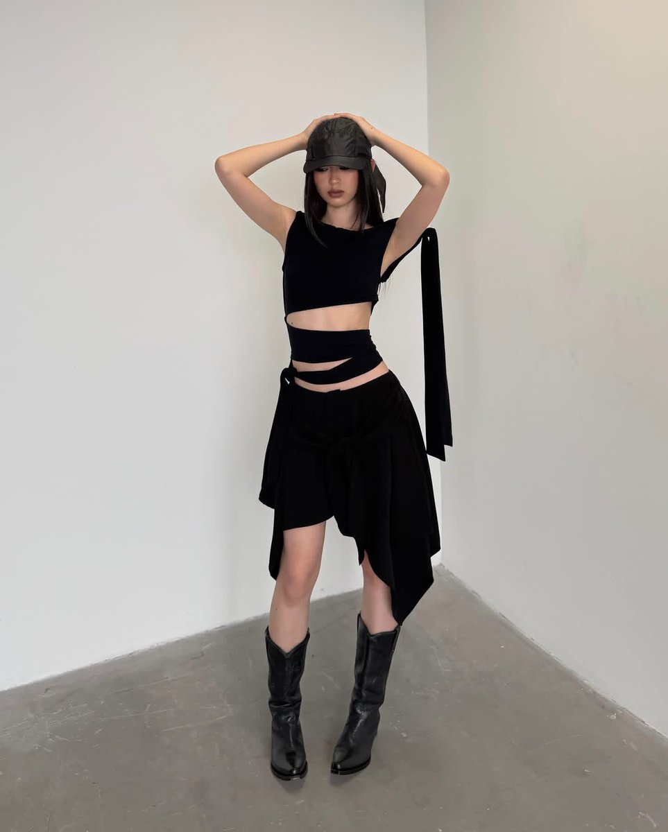 พร้อมส่ง 🇹🇭 

Sgr.A+ Drop.002 Collcetion “ Tessllation “

Muse Shoulder Tie Top
Tie-Up Mini Skirts
Size : 1 

💫 สอบถาม-สั่งซื้อได้ที่ 🏖️
LINE@ : IIS_LANDS
lin.ee/Hug3AB7

#preordervietnam 🇻🇳
#พรีออเดอร์เวียดนาม #พรีเวียดนาม #เวียดนาม #เสื้อผ้าเวียดนาม #หิ้วเวียดนาม