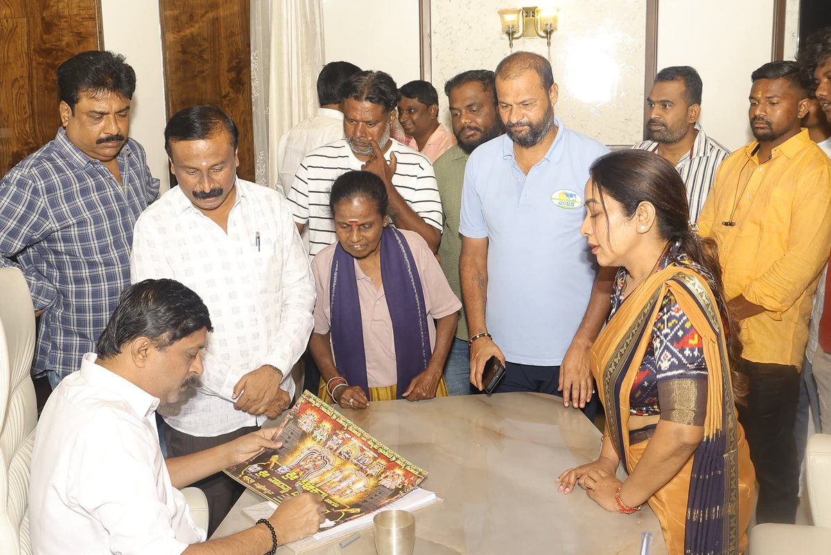 byrathi_suresh's tweet image. ನನ್ನ ಗೃಹ ಕಚೇರಿಯಲ್ಲಿ ವಿವಿಧ ಕಡೆಗಳಿಂದ ಆಗಮಿಸಿದ್ದ ಸಾರ್ವಜನಿಕರ ಸಮಸ್ಯೆಗಳನ್ನು ಆಲಿಸಿ, ಪರಿಹಾರ ಸೂಚಿಸಲಾಯಿತು.

At my residence office, listened to the grievances of people who had come from various places and provided solutions.

#PublicService #PeopleFirst #Governance #Karnataka #BS