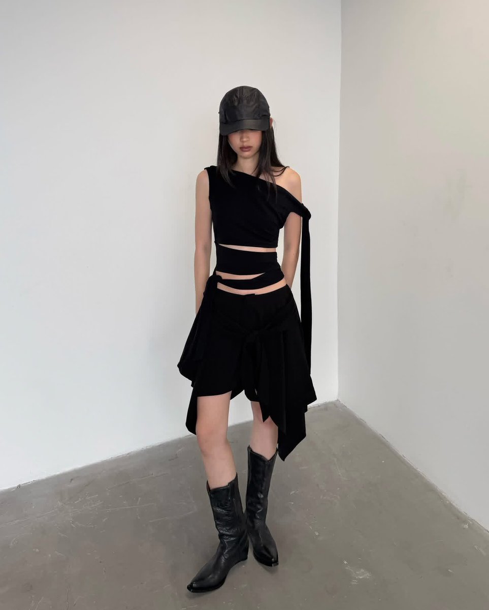 พร้อมส่ง 🇹🇭 

Sgr.A+ Drop.002 Collcetion “ Tessllation “

Muse Shoulder Tie Top
Tie-Up Mini Skirts
Size : 1 

💫 สอบถาม-สั่งซื้อได้ที่ 🏖️
LINE@ : IIS_LANDS
lin.ee/Hug3AB7

#preordervietnam 🇻🇳
#พรีออเดอร์เวียดนาม #พรีเวียดนาม #เวียดนาม #เสื้อผ้าเวียดนาม #หิ้วเวียดนาม
