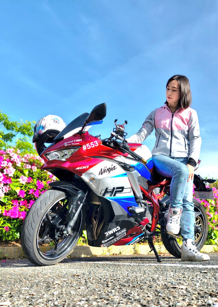 Judy_ProMJ's tweet image. 新しい相棒が増えました🌈✨️

単気筒と4気筒って
ってこんなにも違うのか、と超感動🤩

（まさかの1年前と同じ服🙃）

#ZX25r
#Ninja
#G310r