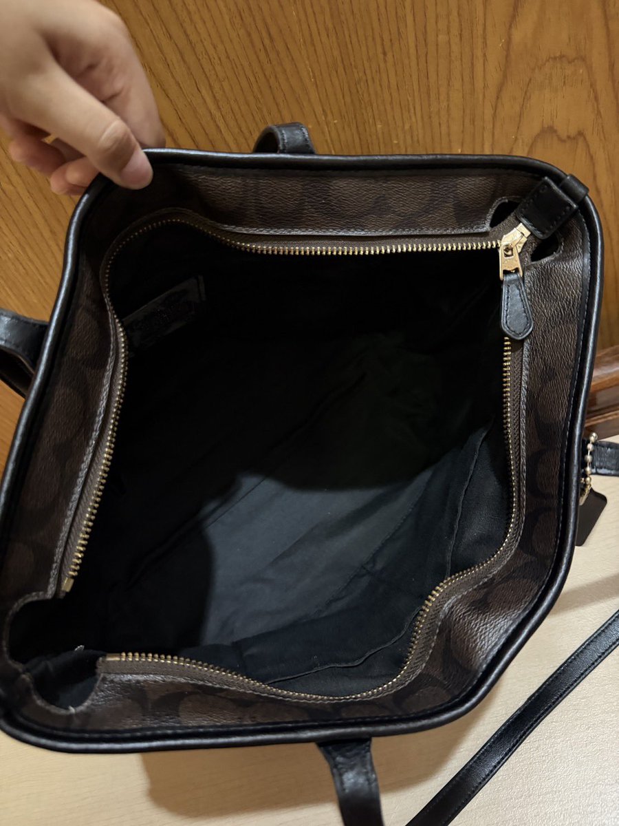 bags@2——— tweet media