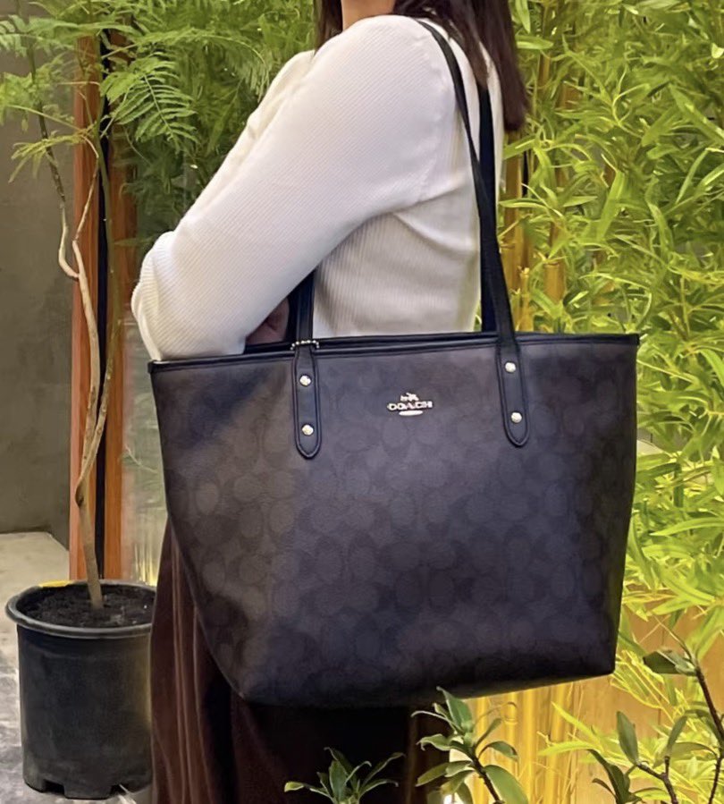 bags@2——— tweet media