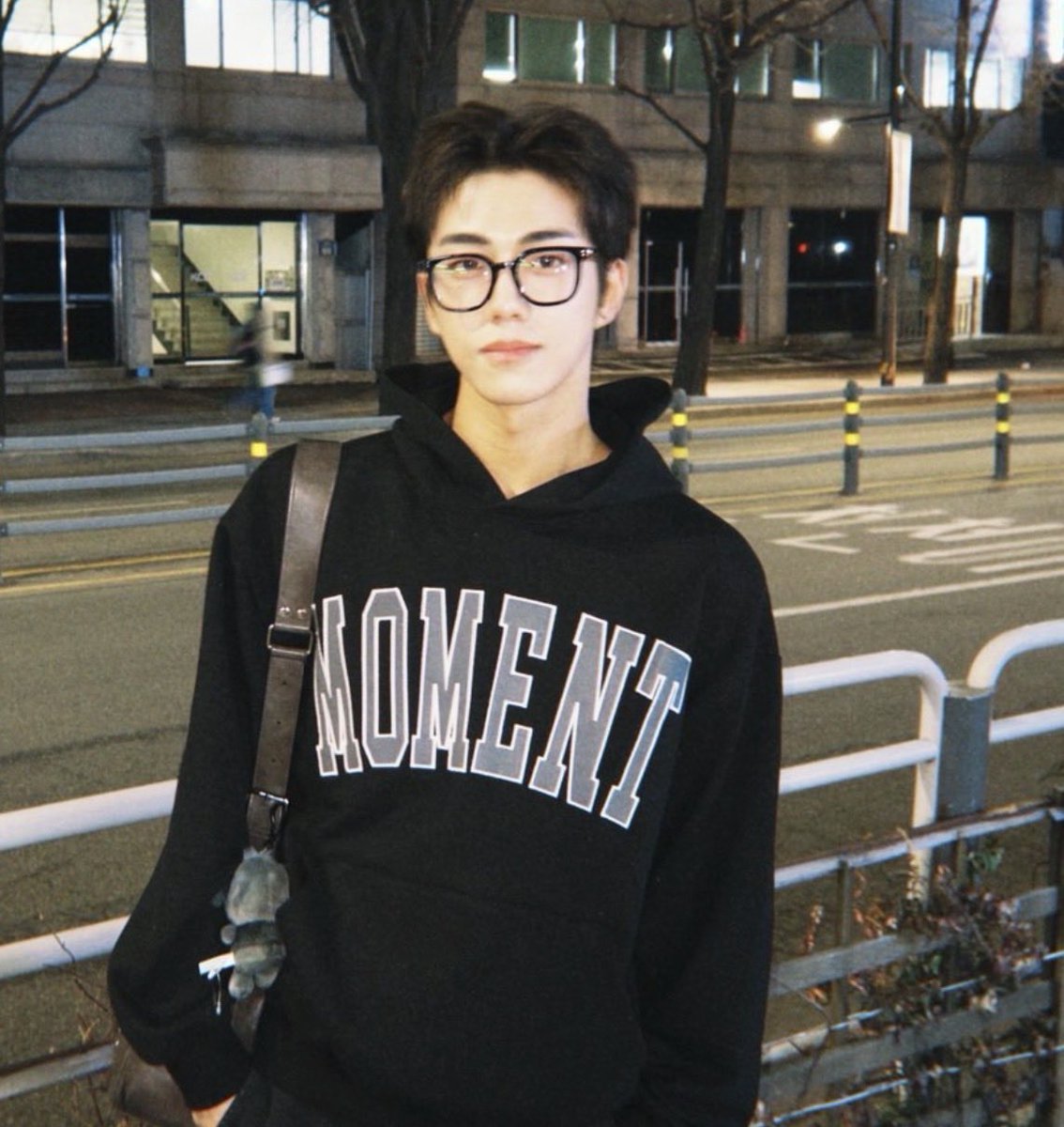 울고있니? tweet media