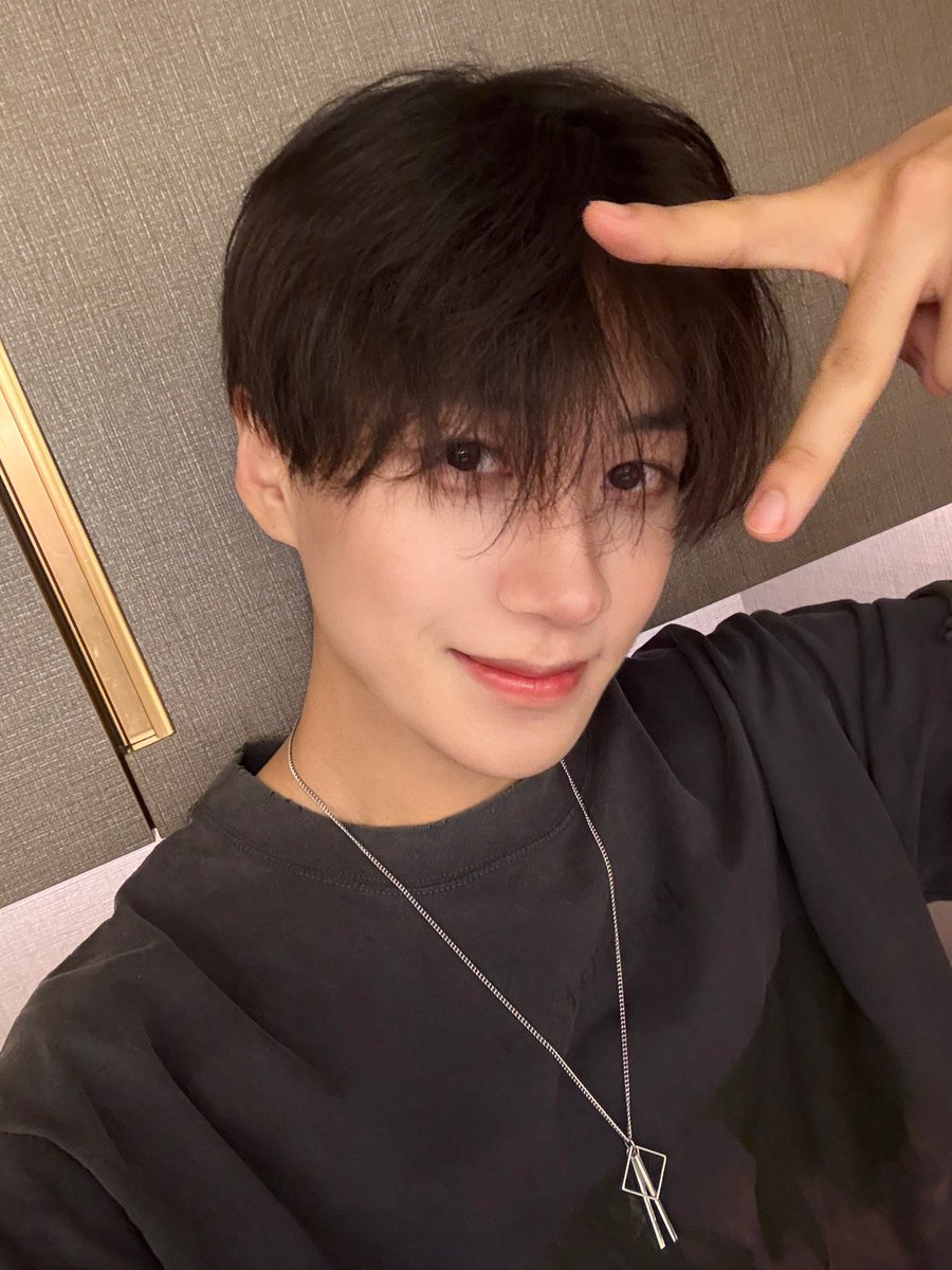 울고있니? tweet media