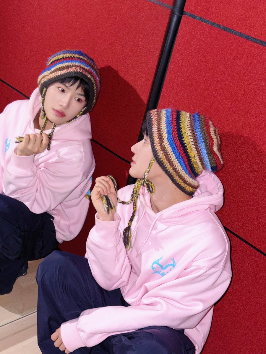 울고있니? tweet media