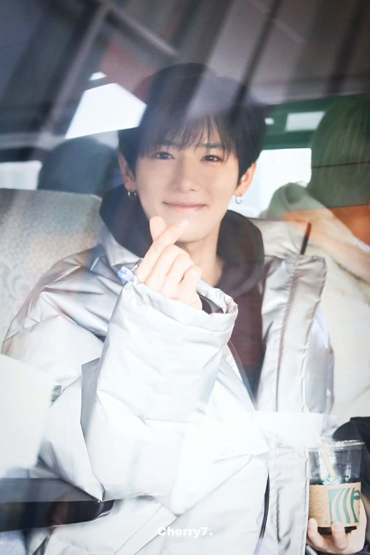 울고있니? tweet media